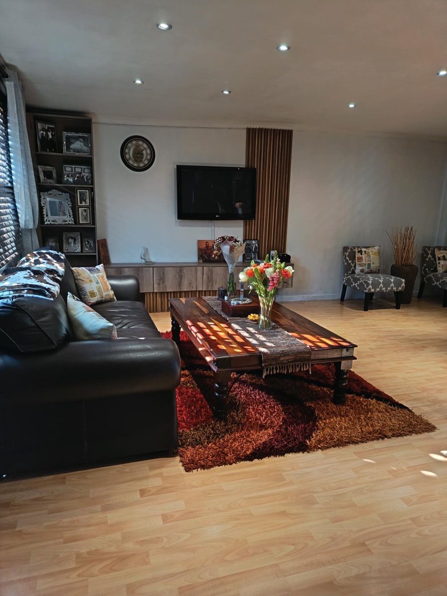 4 Bedroom Property for Sale in Tuscany Glen Western Cape